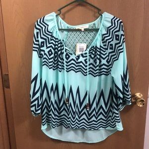New patterned 3/4 sleeve shirt